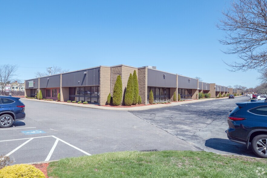 More Photos Of 40-68 Amaral St, Riverside Medical For Lease