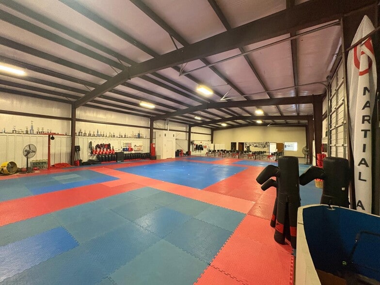 More Photos Of 2800 Global Pky, Midwest City Warehouse For Lease