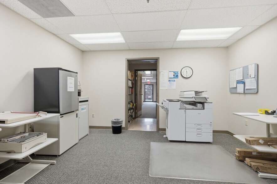 More Photos Of 3001 Lake Brook Blvd, Knoxville Office For Sale