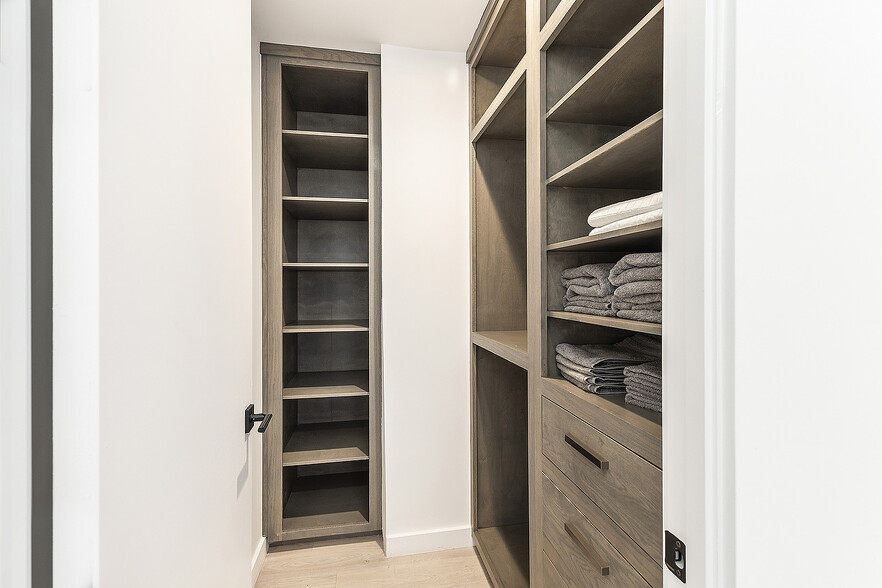 More Photos Of 1002 N Hudson Ave, Los Angeles Apartments For Sale