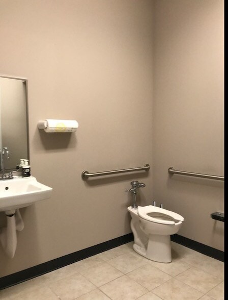 More Photos Of 4520 Plank Rd, Fredericksburg Medical For Lease