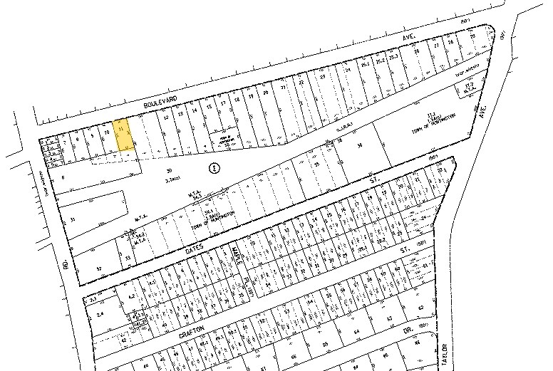 More Photos Of 10-12 Boulevard Ave, Greenlawn Storefront Retail Residential For Lease