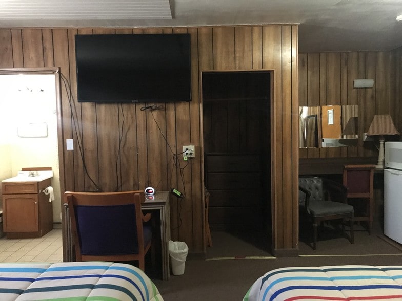 More Photos Of 1301 W Aultman St, Ely Hotel For Sale