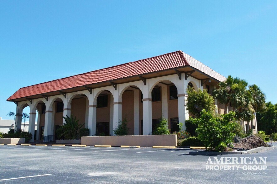 More Photos Of 2100 S Tamiami Trl, Venice Office For Lease
