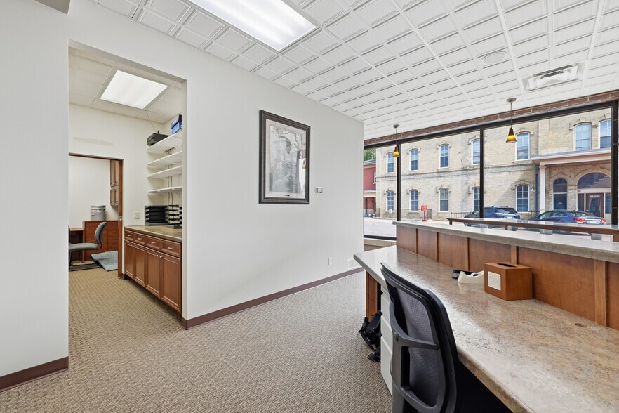 More Photos Of 200 S Minnesota Ave, Saint Peter Office For Sale