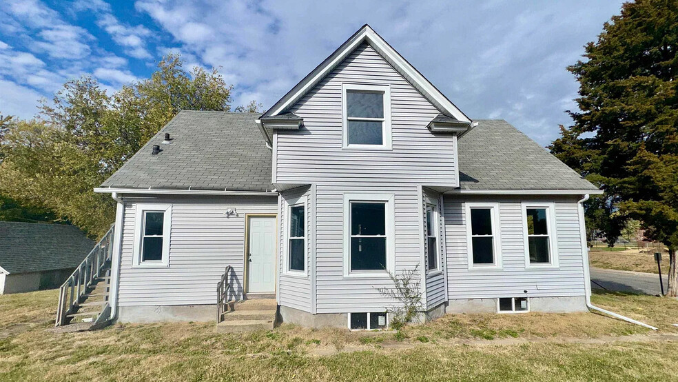 More Photos Of 1600 9th St, Rock Island Apartments For Sale