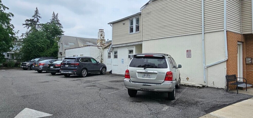 More Photos Of 421 Fifth Ave, Pelham Freestanding For Lease