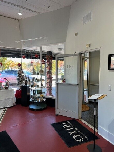 More Photos Of 148 S Moore St, Sanford Restaurant For Lease