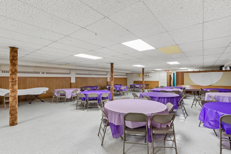 More Photos Of 4323 Douglas Ave, Des Moines Religious Facility For Sale