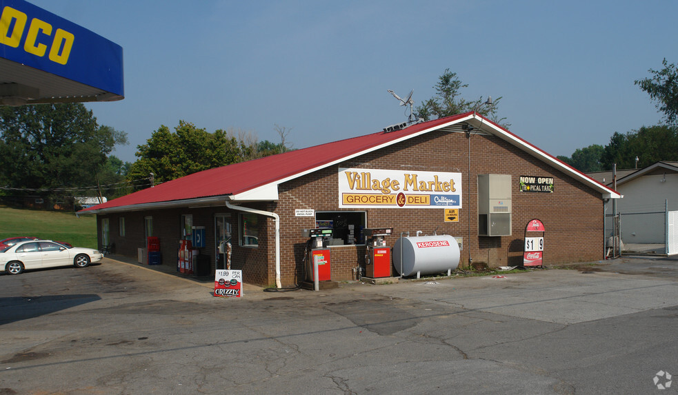 Primary Photo Of 2445 Highway 75, Blountville Service Station For Lease