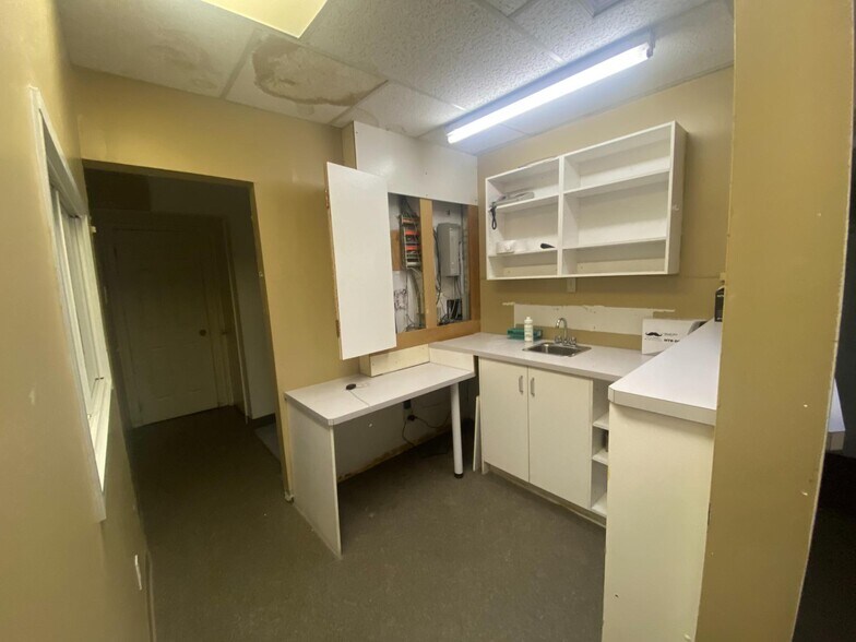 More Photos Of 115-119 Cedar St, Greater Sudbury General Retail For Sale