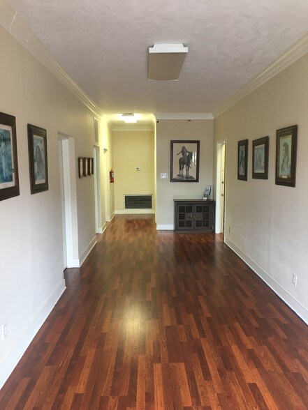 More Photos Of 507 E Hospital St, Nacogdoches Office For Lease