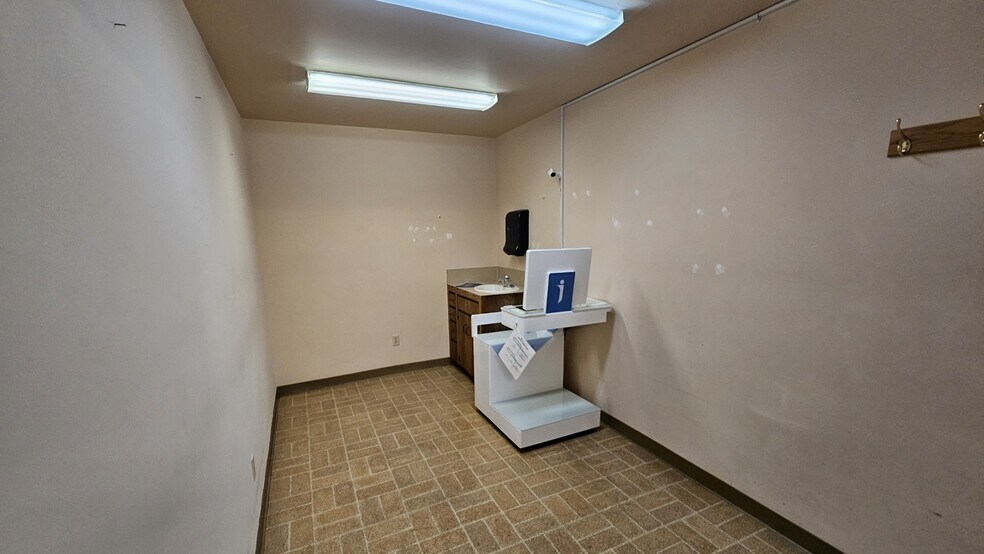 More Photos Of 1106 Douglas St, Longview Medical For Lease