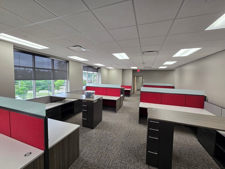 More Photos Of 1595 W Lake Lansing Rd, East Lansing Storefront For Lease