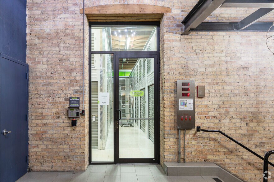 More Photos Of 333 W Ohio St, Chicago Loft Creative Space For Lease