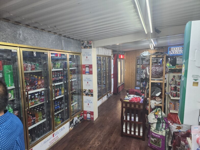 More Photos Of 9618 FM 1462 Rd, Alvin Convenience Store For Sale