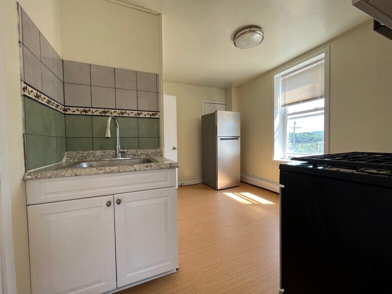 More Photos Of 4-6 John St, Waterbury Apartments For Sale
