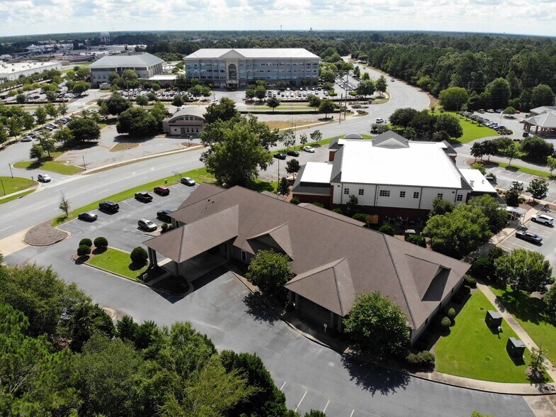 More Photos Of 2810 Meredyth Dr, Albany Medical For Lease