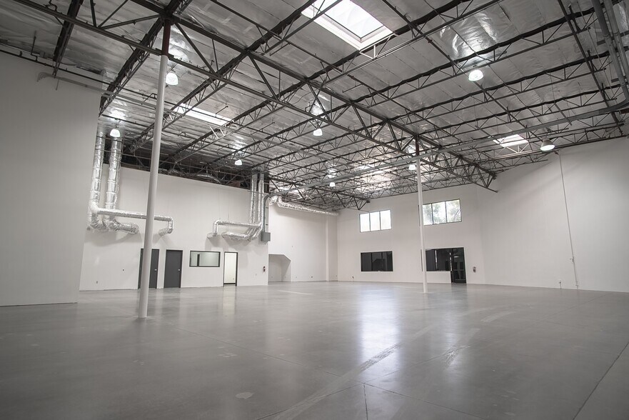 More Photos Of 2320 Cousteau Ct, Vista Light Manufacturing For Lease
