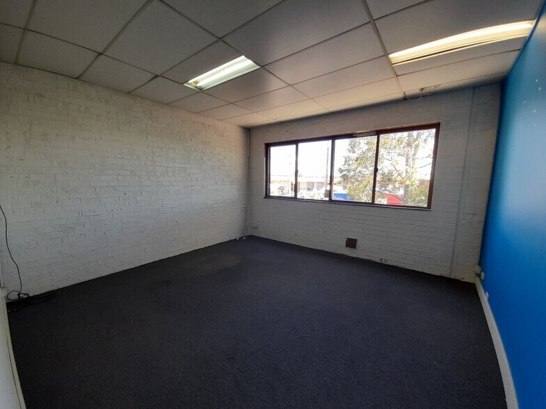 More Photos Of 40 Sterling Rd, Minchinbury Flex For Lease