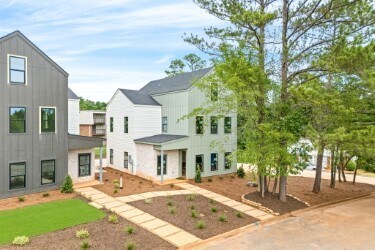 More Photos Of 580 Pride Ave, Auburn Specialty For Sale
