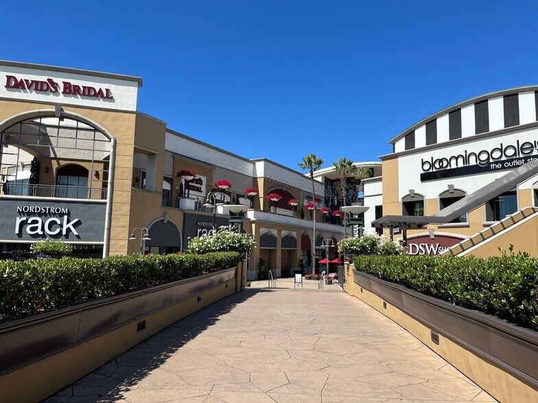 More Photos Of 901 S South Coast Dr, Costa Mesa Unknown For Lease