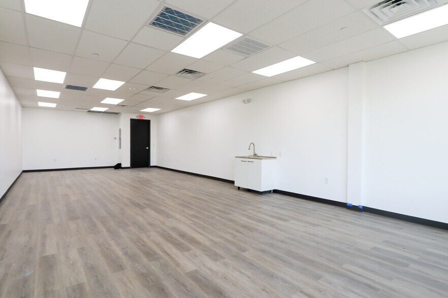 More Photos Of 13564 Village Park Dr, Orlando Office For Sale