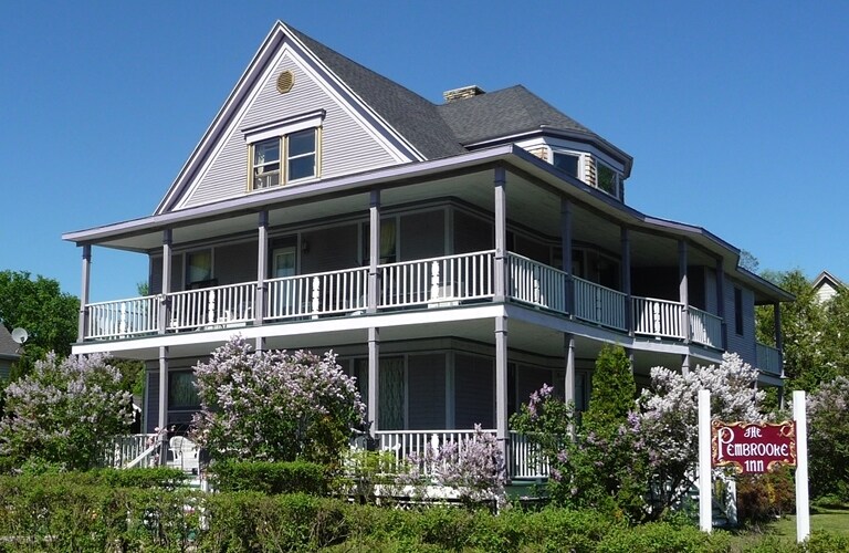 Primary Photo Of 410 N 4th Ave, Sturgeon Bay Hospitality For Sale