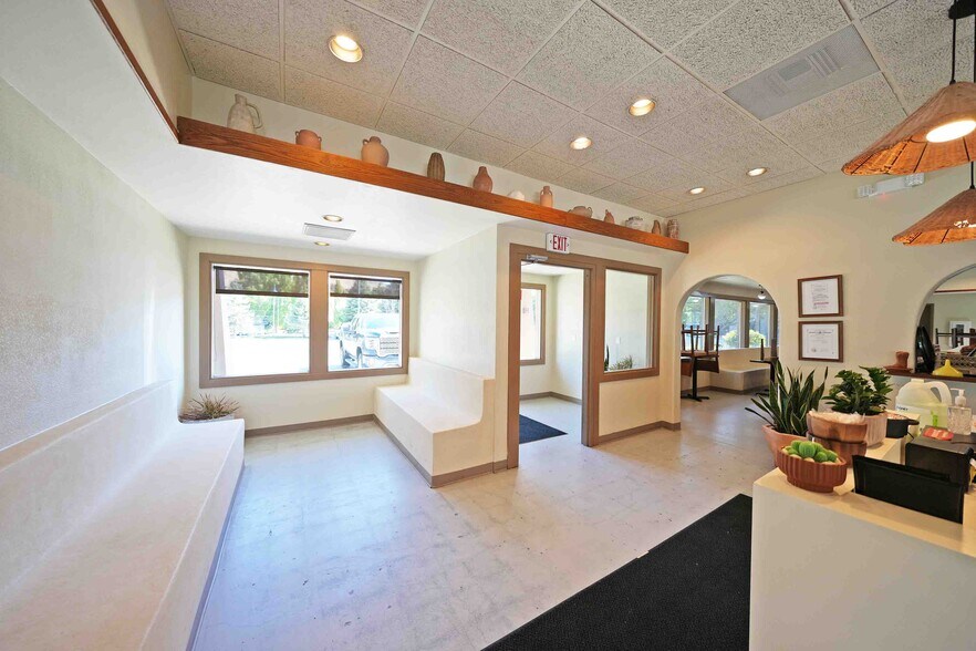 More Photos Of 1401 Lakeside Ct, Yakima Restaurant For Lease