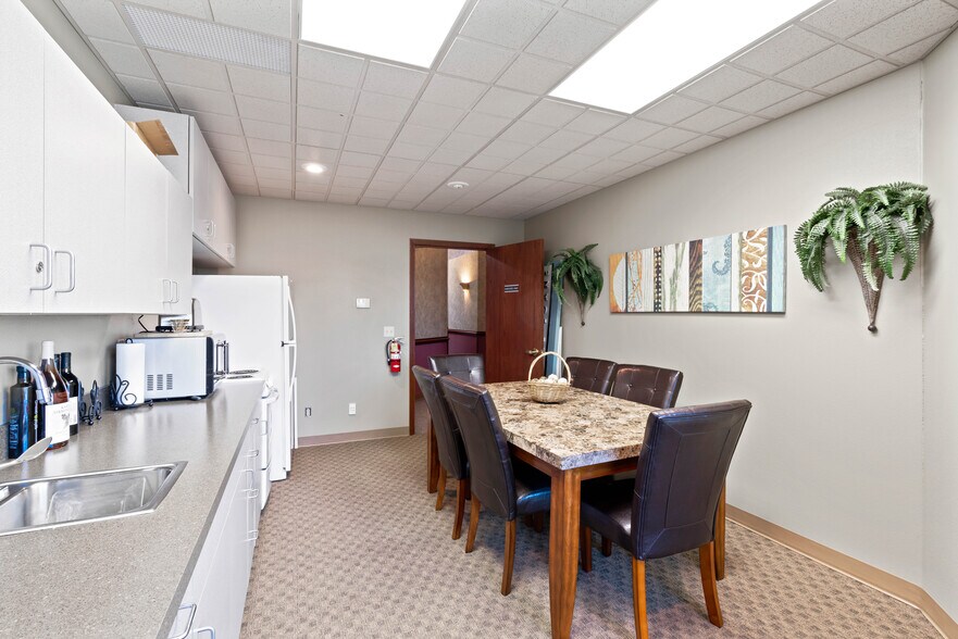 More Photos Of 3999 Englewood Ave, Yakima Office For Lease