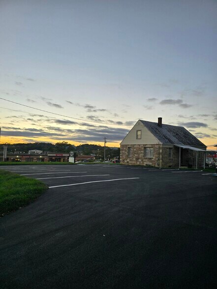 More Photos Of 1829 York Rd, Lutherville Timonium Office Residential For Lease