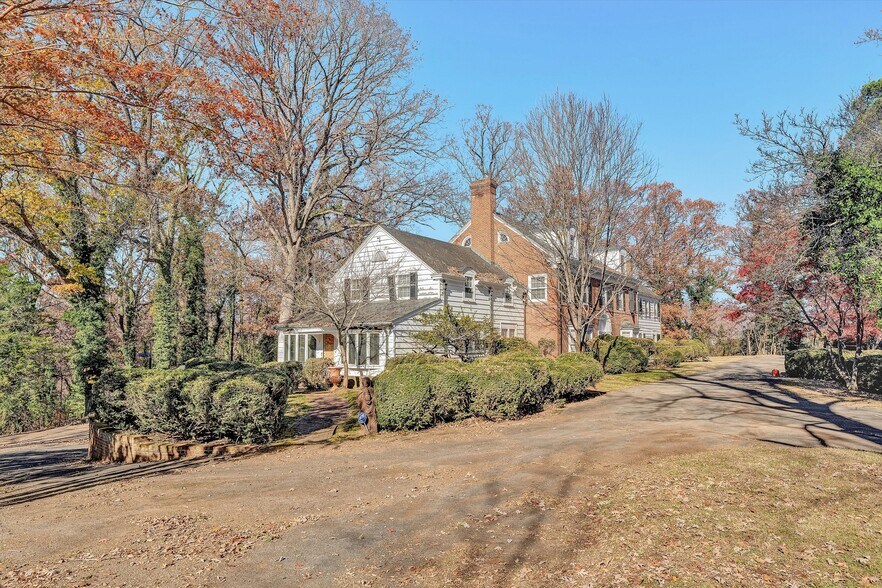 More Photos Of 934 Commander Dr, Roanoke Specialty For Sale