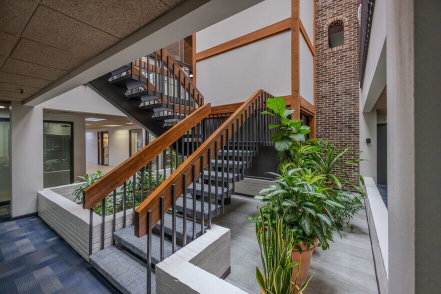More Photos Of 1300 Iroquois Ave, Naperville Office For Lease