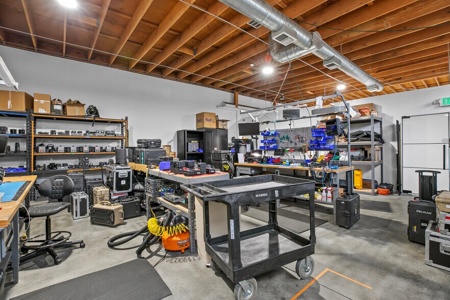 More Photos Of 1604 Venice Blvd, Los Angeles Showroom For Lease