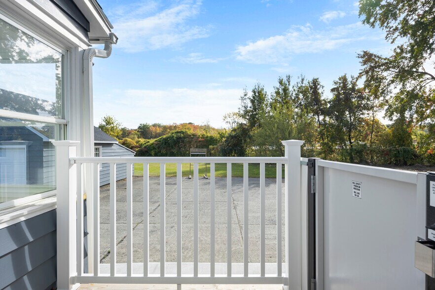 More Photos Of 267 Wolf Rd, Latham Office For Lease