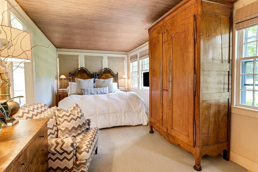 More Photos Of 1038-1056 Main St S, Woodbury Apartments For Sale