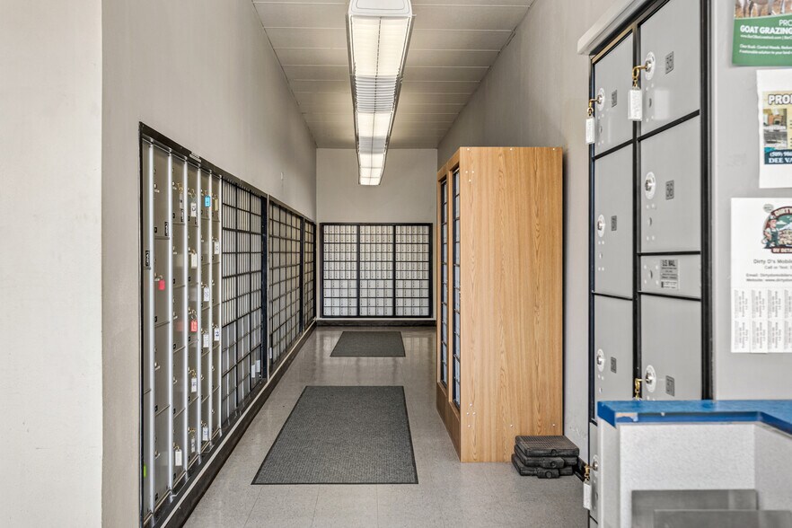 More Photos Of 305 E 1st St, Cle Elum Post Office For Sale