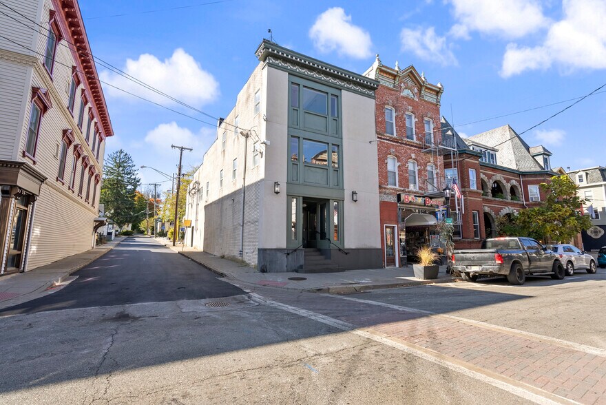 More Photos Of 170-172 Spring St, Newton Office For Sale