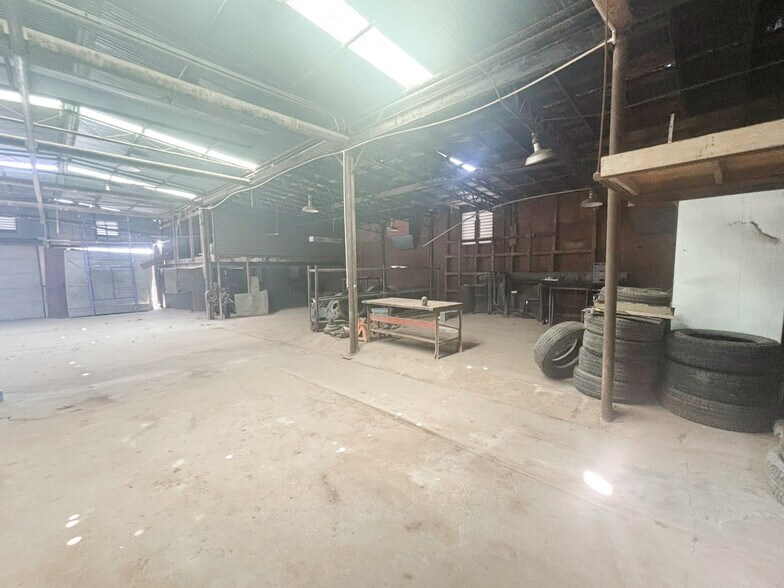 More Photos Of 618 NE 11th st, Big Spring Distribution For Sale