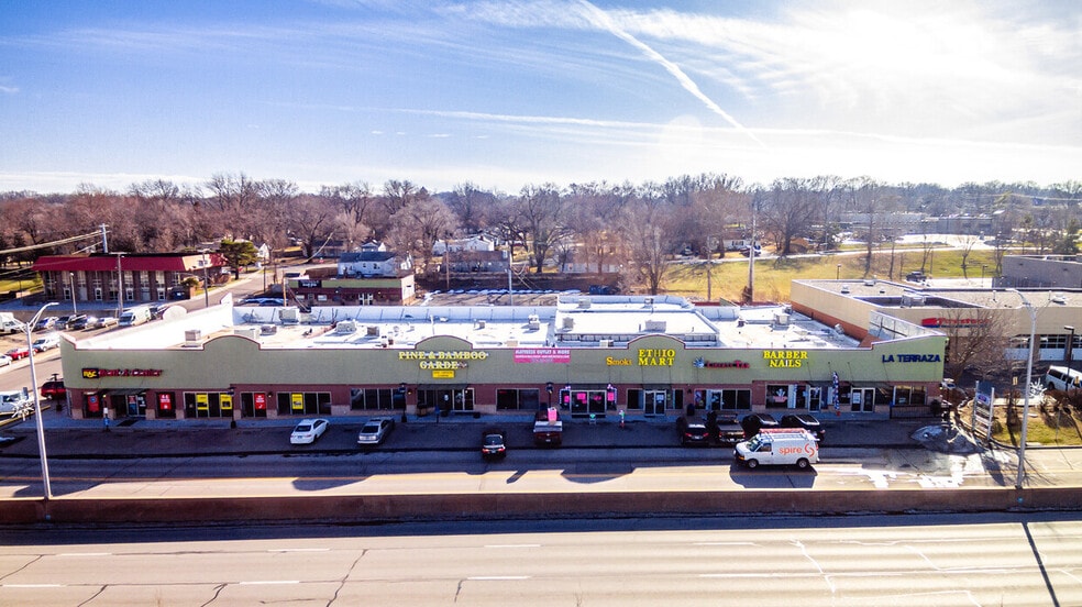 Primary Photo Of 10905 Shawnee Mission Pky, Shawnee Mission Storefront For Lease