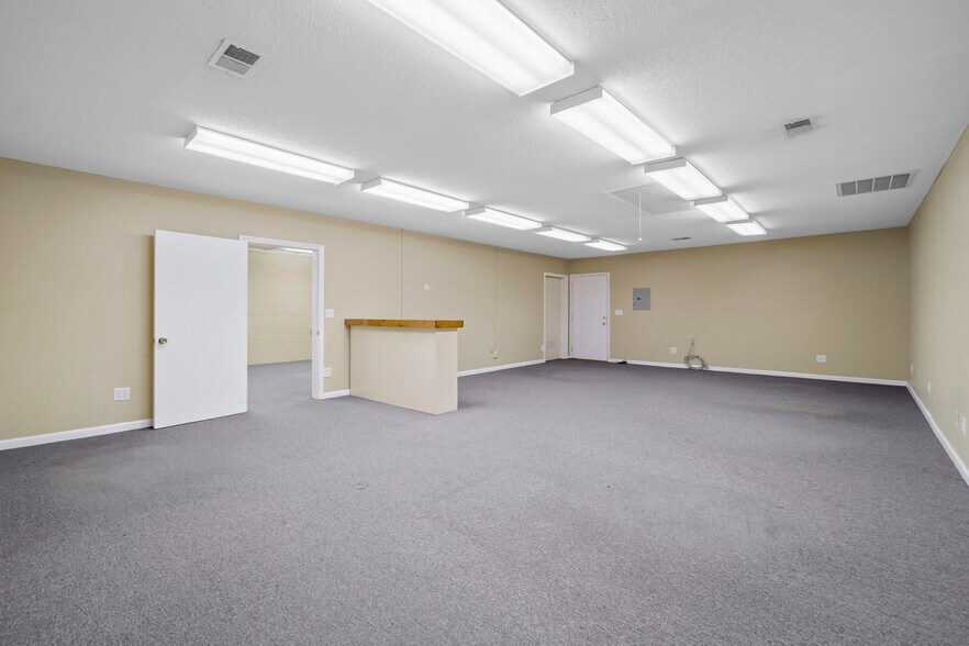 More Photos Of 104 N Dilling St, Kings Mountain Medical For Lease