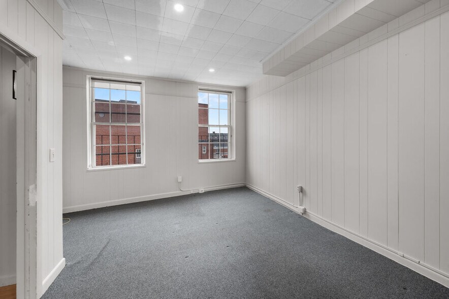 More Photos Of 54 Pleasant St, Newburyport Storefront Retail Office For Lease