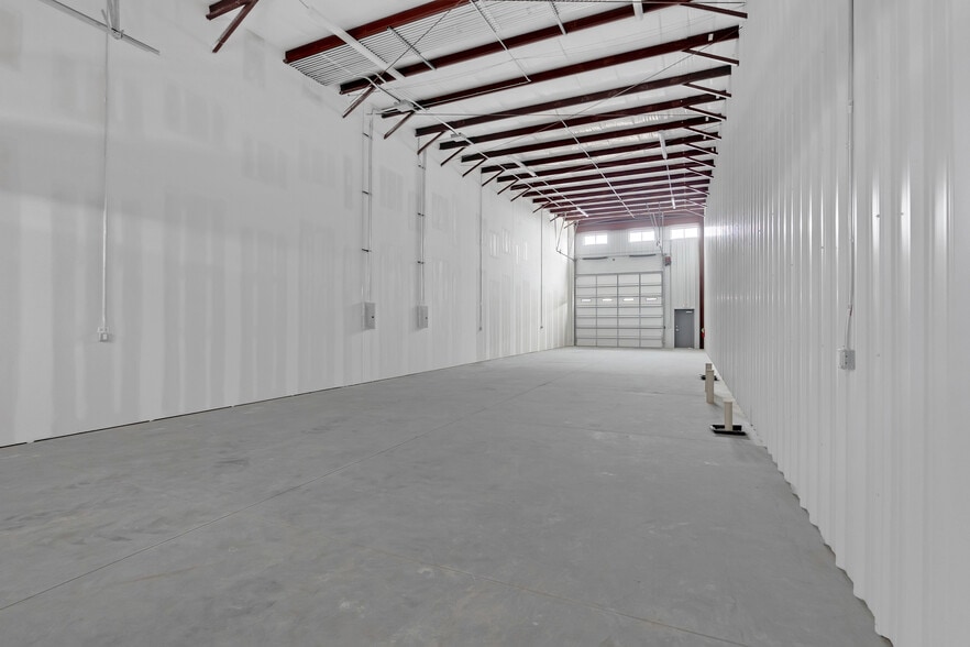 More Photos Of 16500 Broadway, Glenpool Parking Garage For Sale