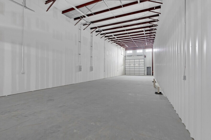 More Photos Of 16500 Broadway, Glenpool Parking Garage For Lease