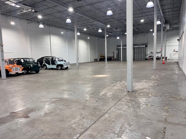 More Photos Of 300 Oakwood Ln, Hollywood Flex For Sale