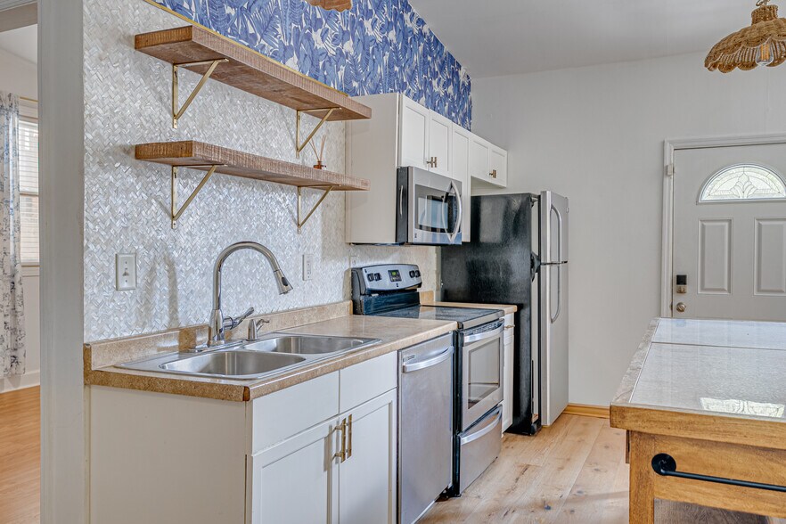 More Photos Of 526-528 Martin Luther King Jr Blvd, Savannah Storefront Retail Residential For Sale