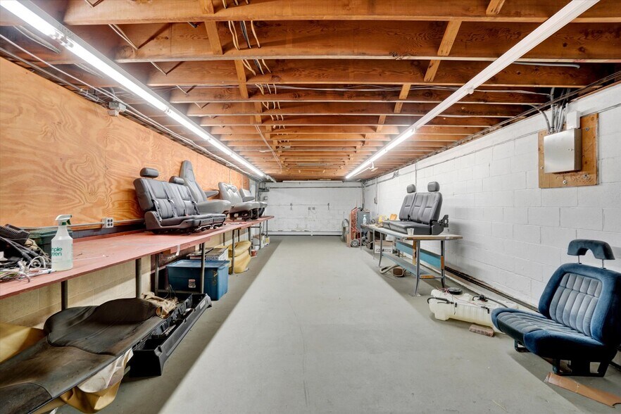 More Photos Of 321 Dewey St, York Distribution For Sale