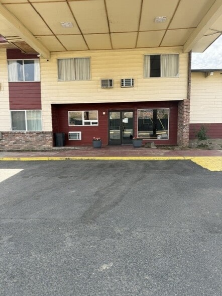 More Photos Of 1405 N 1st St, Yakima Hotel For Sale
