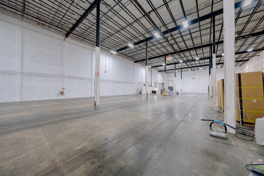 More Photos Of 6001 Powerline Rd, Fort Lauderdale Showroom For Lease