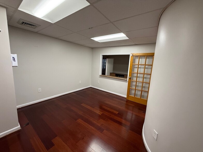 More Photos Of 3301 Woodburn Rd, Annandale Medical For Lease